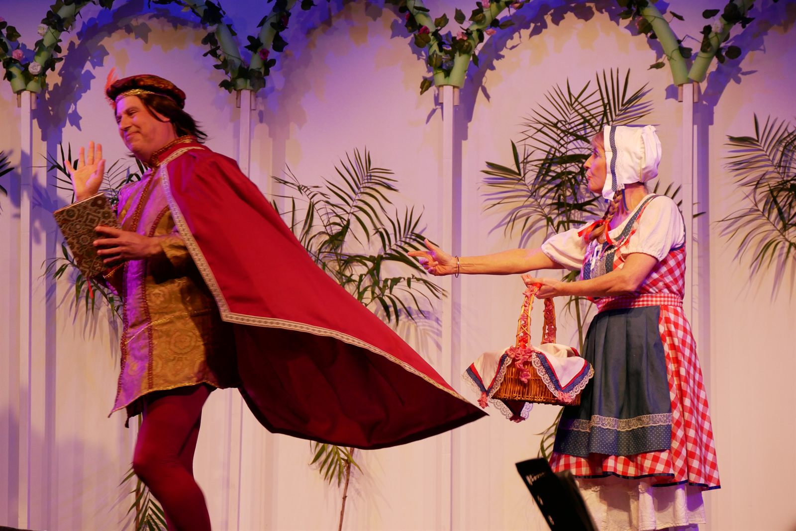 The cast of Patience on stage